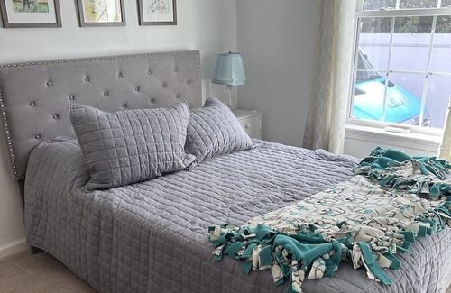 Bethany Beach Cottage | Beachy cottage close to ocean, biking trails and community dock for crabbing
