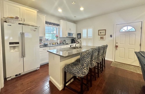 Bethany Beach Cottage | Beachy cottage close to ocean, biking trails and community dock for crabbing