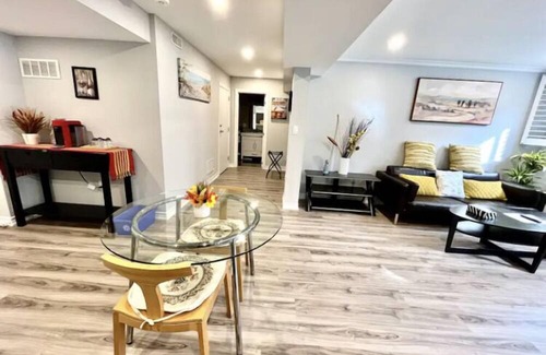 Halton Regional Municipality House | Cozy King Bed Entire Suite, middle of Niagara and Toronto, nature surrounded