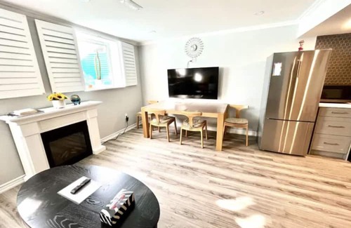 Halton Regional Municipality House | Cozy King Bed Entire Suite, middle of Niagara and Toronto, nature surrounded