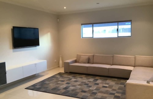 North Lake House | “Peaceful stay with newish cycling paths”.