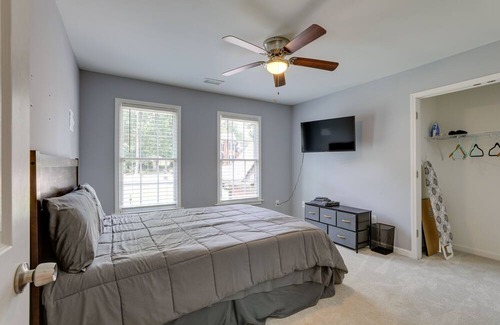 Stone Mountain House | Spacious Home ~ 7 Mi to Stone Mountain Park!