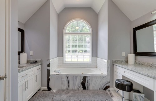 Stone Mountain House | Spacious Home ~ 7 Mi to Stone Mountain Park!