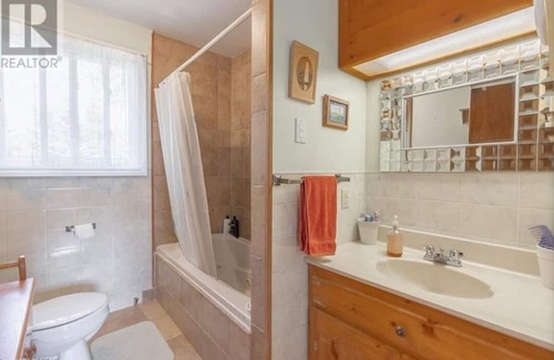 Bluewater Cottage | Barbara Street Lake Escape - Lake Huron Cottage - Sleeps 6