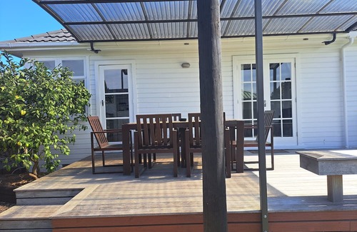 Richmond House | 3bdrm plus sleepout with double garage. Central Richmond. Sleeps 7