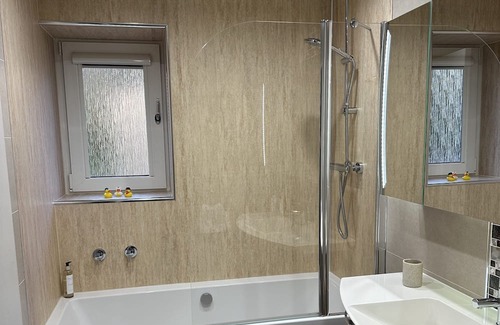 Largs Apartment | Woodbank View, Largs - fabulous modern sea view apartment with parking