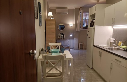 Ampelokipoi Apartment | Traveler's Nest