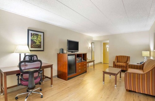North Chesterfield House | Enjoy a Deluxe Stay - Spacious Rooms Close to Virginia Museum of Arts
