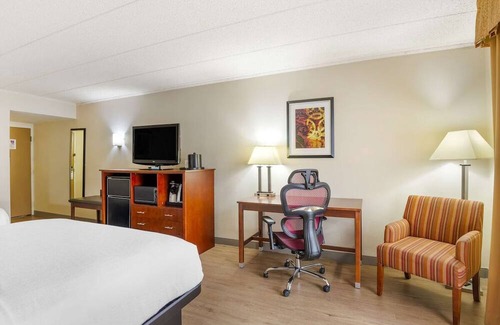 North Chesterfield House | Upscale Richmond Inn Minutes from Poe Museum and Monument Avenue