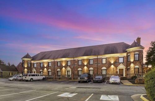 North Chesterfield House | Upscale Richmond Inn Minutes from Poe Museum and Monument Avenue