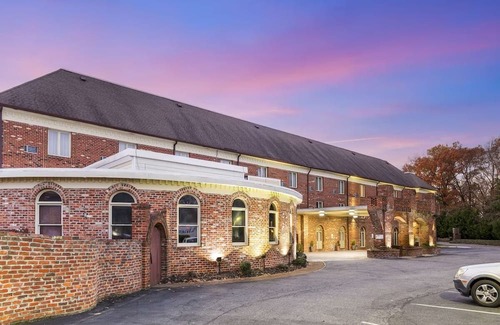 North Chesterfield House | Renovated Stay with Comfy Beds & Keurig Coffee in Historic Richmond