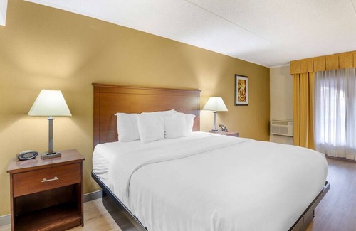 North Chesterfield House | Premier Stay Experience – Upgraded Beverages & Comfortable Beds