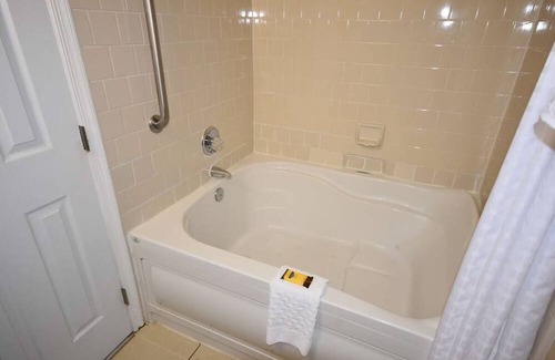North Chesterfield House | Premier Stay Experience – Upgraded Beverages & Comfortable Beds