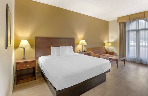 North Chesterfield House | Modernized Hotel w/ Full Hot Breakfast – Experience Richmond's History