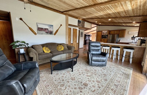 Sunland Estates Cabin | Cabin on the Cliff Near Gorge Amphitheater