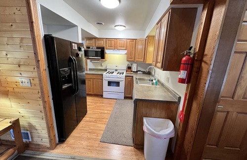 Warrens Cabin | Cozy Cabin. Great yard for fires or grilling! Bring the whole family!