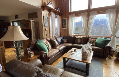 Stratton Mountain House | Gorgeous Stratton Mountain View PiperRidge condo: hot tub, grill, deck Sleeps 10