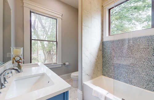 Metropolitan House | Dog-friendly, 2nd-floor duplex with beautiful interior & walkable location