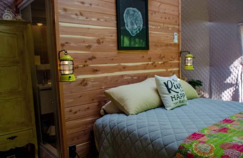 Brownsboro RV Rental | "Buzz-Worthy Retreat: Welcome to Honey Bee Way – Your Sweet Escape Awaits!"