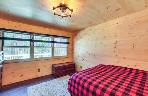 White Lake Cabin | Peaceful Catskills Cabin: 5 Mi to Bethel Woods!