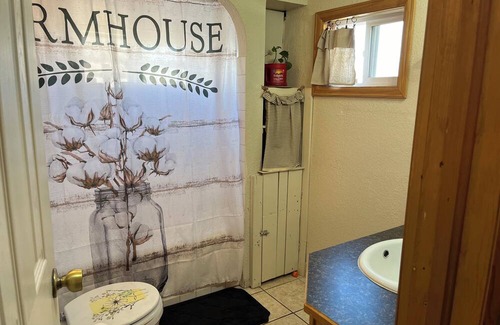 Cheyenne House | Quaint and cozy historic railroad house