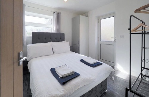 Woking House | 3 Bed Bungalow In Woking