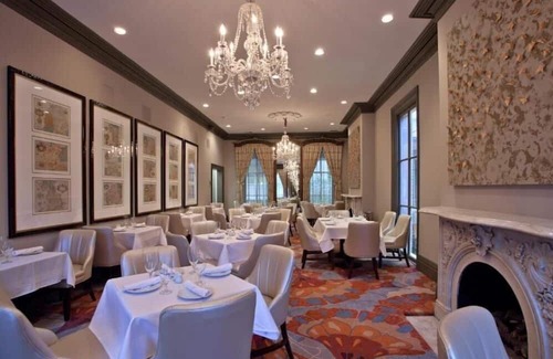 Mount Vernon Square Apartment | Deluxe Room Near 10th Street Community Park WDC
