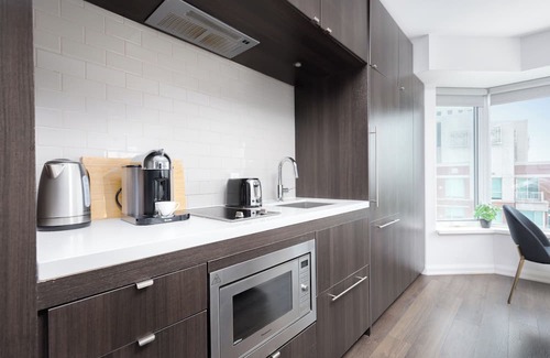 Midtown Toronto House | Luxury 2BR in Yorkville Downtown Toronto with City View