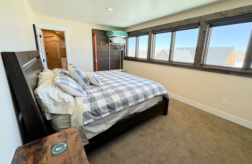Clawson Apartment | Grand Teton Painted Pony Loft near Targhee w/AC