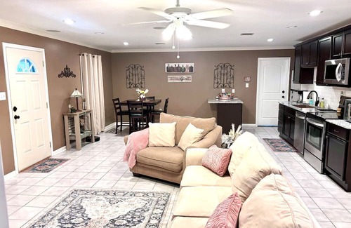 Milton House | Sunflower Suite Guesthouse w/Private Patio Hangout