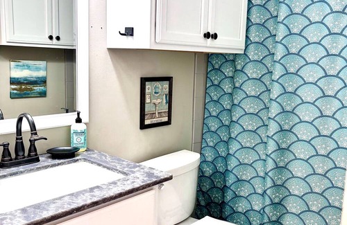 Milton House | Sunflower Suite Guesthouse w/Private Patio Hangout
