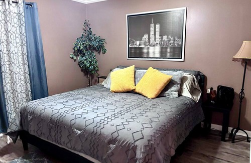 Milton House | Sunflower Suite Guesthouse w/Private Patio Hangout
