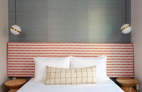Civic Center Apartment | Queen Room Near Asian Art Museum SAN