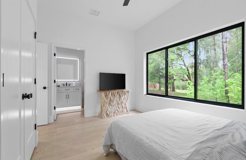 Tallahassee House | Luxury Modern Home on 10 Acres