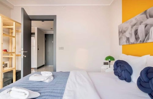 Kagithane Apartment | Zen - 1BD Apt w/ City Views & Balcony