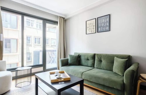 Kagithane Apartment | Flora - 1BD Fantastic Central Flat in a Residence