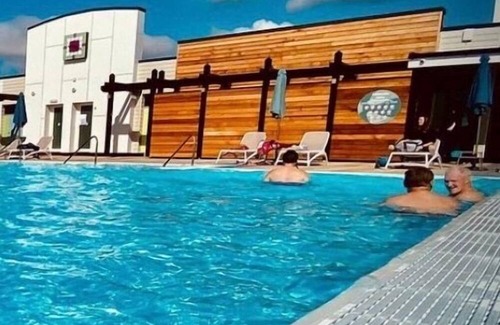 Dogdyke House | hot tub lodge, quiet area of the park. Loads to do on site!
