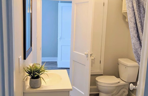 Clayton House | Quaint Hideaway in the Heart of Clayton