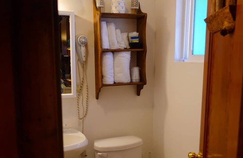 Crestline Cabin | Cozy Corner Cabin in Beautiful Crestline Ca. Walking Distance from Lake Gregory