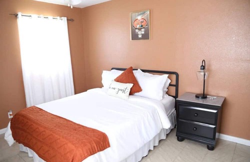 Bahama Reef House | Spacious 3 Bed -Central location