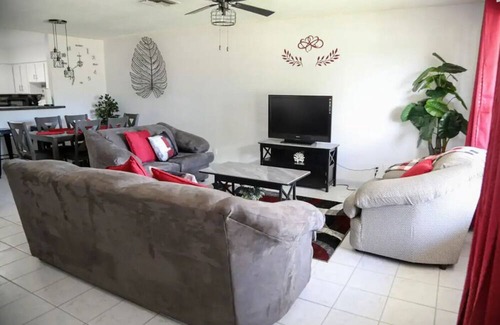 Bahama Reef House | Spacious 3 Bed -Central location