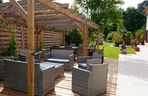 Gauriaguet House | Guest House 'Chambre D'hôtes Saphir' with Shared Pool, Wi-Fi and Air Conditioning