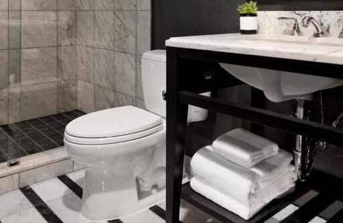 Dupont Circle Apartment | King Room Near National Geographic Museum WDC