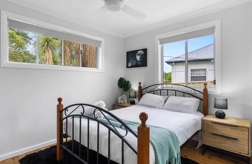 Charlestown Villa | Siesta Key- Shops cafes and close to the Beach
