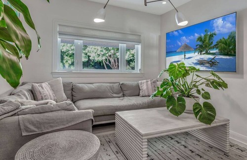 Southend House | Dreamy Sunrise Villa - Pool + Incredible Views!