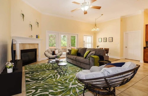 Tallahassee House | 347) Perfect for groups- 5 beds!