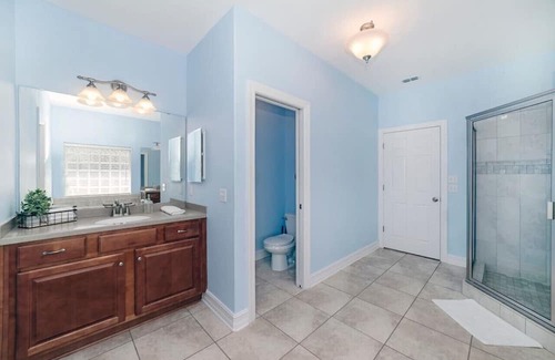 Tallahassee House | 347) Perfect for groups- 5 beds!