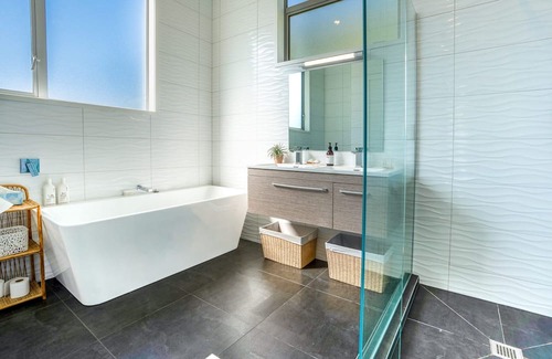 Tutukaka House | Tutukaka 200m from the beach Beautiful home super relaxing in a quiet bay