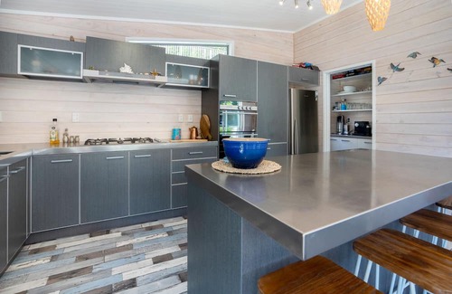 Tutukaka House | Tutukaka 200m from the beach Beautiful home super relaxing in a quiet bay