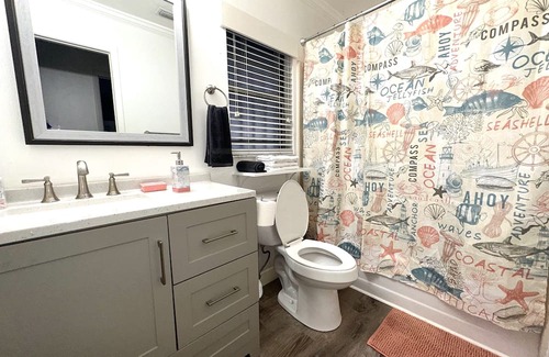 Indian Wells House | Close to ALL the parks! 5 Beds, Cozy private home with lots of amenities!